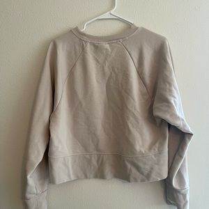super cute nike cropped crew neck!